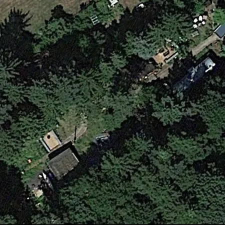 Zirkuswagen Im Gruenen * Quickborn (Pinneberg)