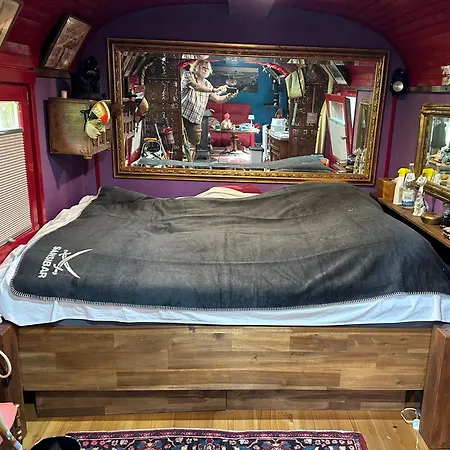 Tente de luxe Zirkuswagen Im Gruenen